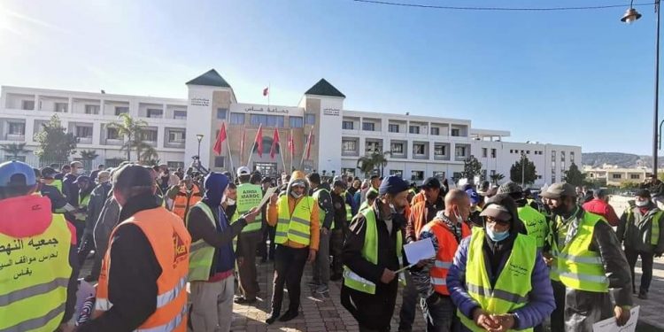 نشطاء يعيدون نقاش أصحاب السترات الصفراء إلى الواجهة بالمغرب