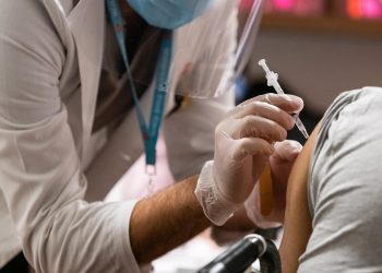 عائلة شابة مراكش تكشف الحالة الصحية لإبنتهم قبل توجهها إلى مركز التلقيح