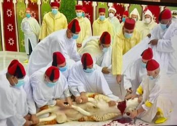 الملك يؤدي  بإقامته الخاصة ضواحي فاس صلاة العيد بدون خطبة