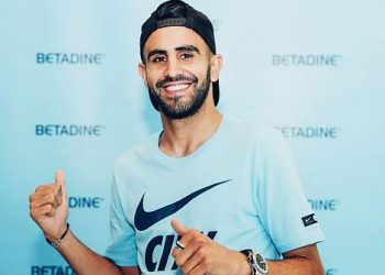 محرز يتعاطف مع المغرب والجزائر في حوادث الحرائق التي اجتاحت البلدين