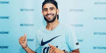 محرز يتعاطف مع المغرب والجزائر في حوادث الحرائق التي اجتاحت البلدين