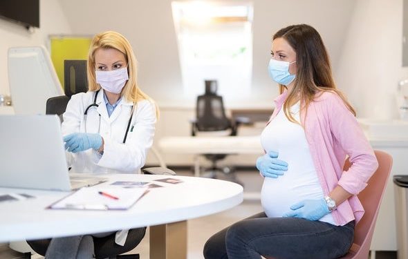 وزارة الصحة ترخص بتلقيح النساء المرضعات والحوامل ابتداء من الشهر الرابع من الحمل