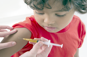 اللجنة العلمية تُجيز تلقيح الأطفال بين 12 و17 سنة بلقاحي “سينوفارم” و”فايزر”