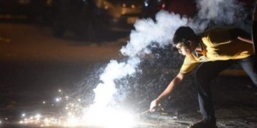 التحقيق مع شرطي وإثنين من أبنائه بالدار البيضاء متهمين ببيع  شهب ومفرقعات نارية مهربة وإهانة عناصر الشرطة محظورة ومهربة للبيع