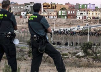 هل تسلل 4 أفراد للقوات المساعدة المكلفين بمراقبة الحدود  إلى  سبتة المحتلة