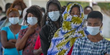 اتفاقية شراكة بين فرنسا والاتحاد الإفريقي لدعم الأفارقة بـ 10 ملايين جرعة من اللقاحات المضادة لكورونا