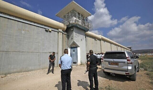 زلزال أمني بإسرائيل بعد فرار 6 أسرى فلسطينيين  من بينهم قائد كتائب شهداء الأقصى في منطقة جنين