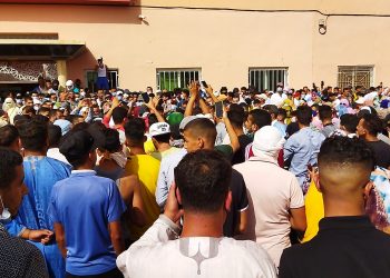 إنزال امني واحتجاجات شعبية متواصلة  أمام مقر  ولاية جهة كلميم واد نون بسبب مقعد مرشح الاستقلال بوعيدة+(فيديو)
