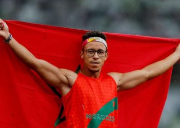 العداء المغربي ” عبد السلام حيلي” يهدي أول ذهبية للمغرب بطوكيو عن فئة ضعاف البصر