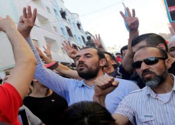 الزفزافي ورفاقه في رسالة جديدة للمغاربة : لن نخون الشهداء حتى لو تخلى العالم كله عنا