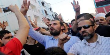 الزفزافي ورفاقه في رسالة جديدة للمغاربة : لن نخون الشهداء حتى لو تخلى العالم كله عنا