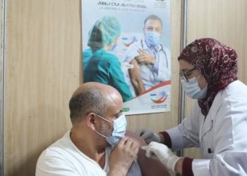 جدل كبير وسط المغاربة حول الشروع في التطعيم بالجرعة الثالثة من لقاح “كورونا”
