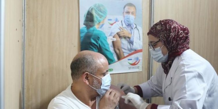 جدل كبير وسط المغاربة حول الشروع في التطعيم بالجرعة الثالثة من لقاح “كورونا”
