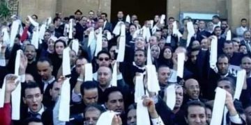 بعد اليوم الأسود حدادا على العدالة .. المحامون يُهددون بشل المحاكم والتظاهر بشوارع الرباط