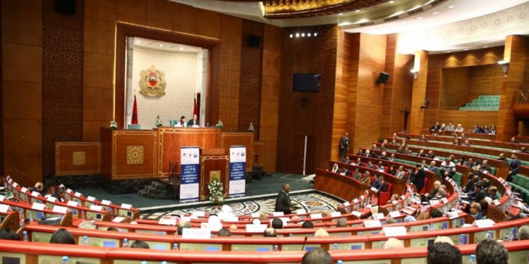 وسط تبادل للاتهامات بإفساد العملية الإنتخابية.. إقبال كبير على عملية التصويت لانتخاب”كبار الناخبين”