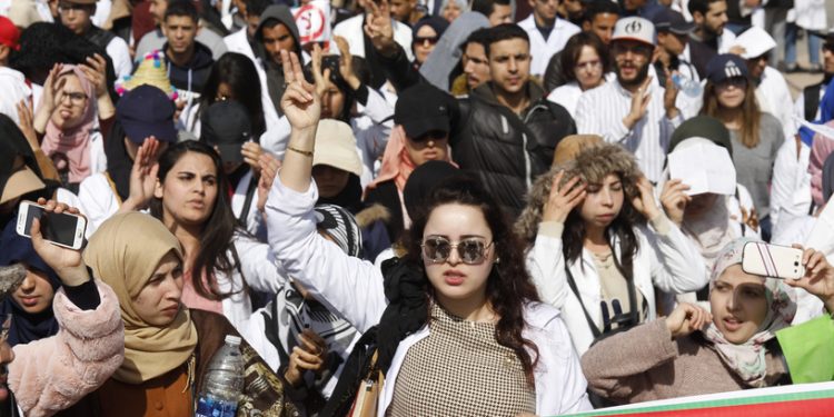 “الأساتذة المتعاقدون”يتوعدون الوزارة والدولة بأول إضراب وطني لهذا الموسم ينطلق الثلاثاء المقبل