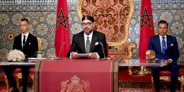 الملك في خطاب افتتاح البرلمان : المغرب أنجز انتصارا لخياره الديمقراطي و جميع الأحزاب السياسية سواسية عندنا(النص الكامل للخطاب الملكي)