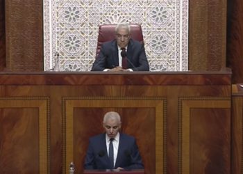 وزير الصحة ينفي ظهور أعراض جانبية  وتسجيل حالات وفيات بسبب اللقاح