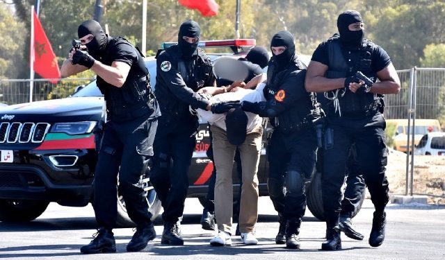 القبض على جزائري – فرنسي مطلوب لدى المغرب وفرنسا بتهمة الإتجار الدولي في المخدرات وتبييض الأموال والضرب والجرح