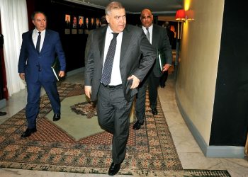 لفتيت يُعلن منع التوظيف في الجماعات المحلية وفتح التعاقد مع الأطباء والتقنيين