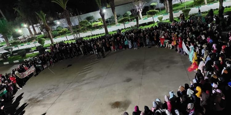 فاس : طالبات في مسيرة ليلية احتجاجا على شروط بنموسى لاجتياز مباراة التعليم(((فيديو)))