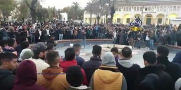 فاس..أساتذة”التعاقد”ينضمون إلى المعطلين والطلبة للإحتجاج على شروط بنموسى