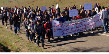 المتابعات ومذكرات التوقيف الصادرة في حق نشطاء”حراك تماسينت” تُعيد الإحتقان لضواحي الحسيمة