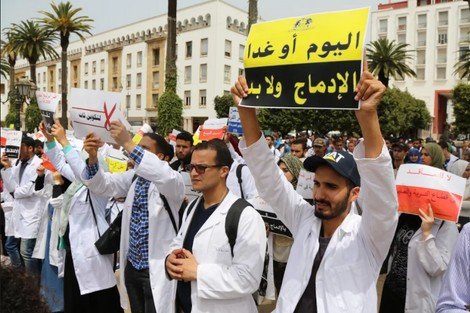 “الأساتذة المتعاقدون”يتظاهرون في قطبي فاس ومراكش لإسقاط التعاقد في غياب أي تدخل للقوات العمومية