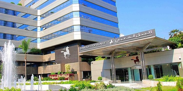 البنكيون الغاضبون يهددون بشل مجموعة البنك الشعبي وطنيا(( فيديو الإحتجاجات))