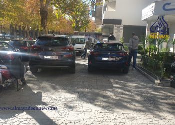 مصحة خاصة بقلب مدينة فاس تحول الرصيف إلى محطة لركن سيارات زبنائها