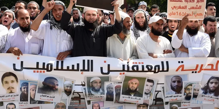 السلطات المغربية تشن حملة تحقيقات واسعة  في حق شبان سلفيين بعدد من المدن المغربية // الغزالي :حققوا مع حوالي 50 سلفيا اخلوا سبيلهم باستثناء شبان من فاس وتطوان و سيدي سليمان