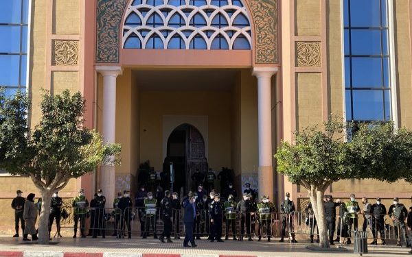 المحامون ينقلون”معركة الكرامة”إلى بني ملال ضد شرط “جواز التلقيح”لولوج المحاكم