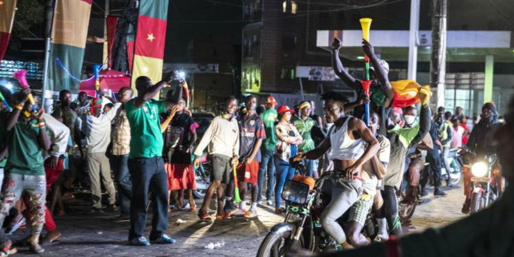 الرئيس الكاميروني يأمر بفتح تحقيق في واقعة مصرع 8 من أنصار فريقي الكاميرون وجزر القمر