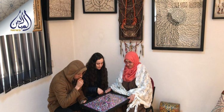 الفنانة بوكرين مع ابنها وحفيذتها