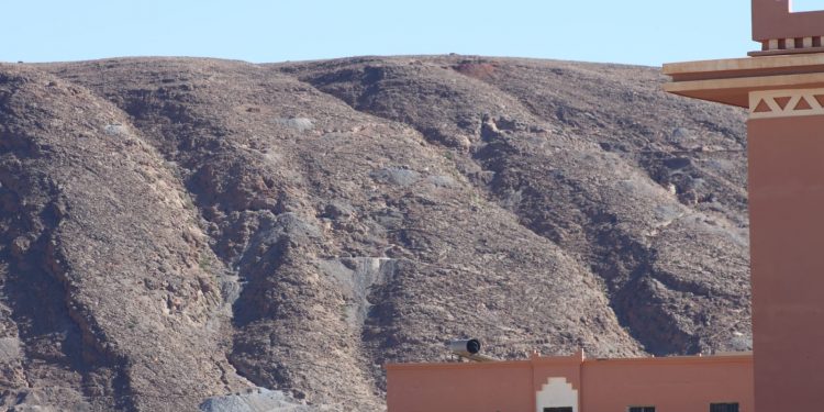 بني تجيت(إقليم فجيج) :صناع منجميون غاضبون من مخططات وزارة الطاقة والمعادن بالمنطقة(فيديو)