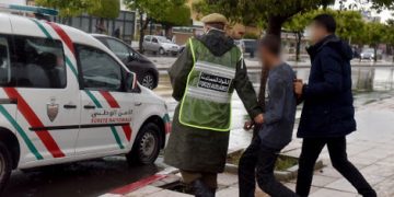 تقديم  الشاب الموقوف بطنجة والمشتبه تورطه في محاولة سرقة وكالة بنكية بفاس أمام وكيل الملك