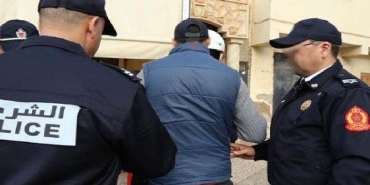 توقيف خمسيني انتحل صفة مسؤول بوزارة الداخلية للنصب على امرأة في قضية شقة بمنطقة”تامسنا”