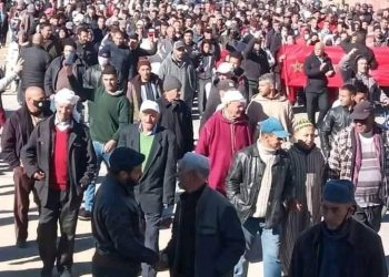 جرادة :السلطات تعيد التيار الكهربائي للمحتجين على قطعه لنزع فتيل انفجار شعبي جديد