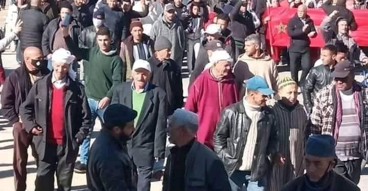 جرادة :السلطات تعيد التيار الكهربائي للمحتجين على قطعه لنزع فتيل انفجار شعبي جديد