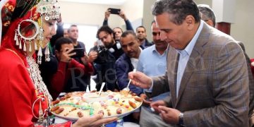أخنوش وسط زوبعة بسبب استفساره لناشط أمازيغي يشتغل ببلدية أكادير غاب يوم رأس السنة الأمازيغية