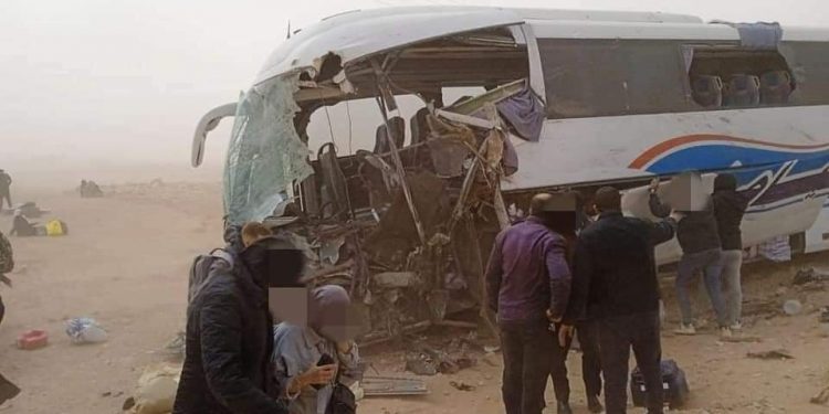 وفاة سائق حافلة”الساتيام”وشخص من ركابها ونفوق مواشي كانوا على متن شاحنة قادمة في الإتجاه المعاكس ضواحي العيون