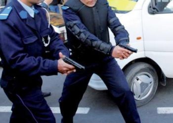 مكناس : مروج مخدرات يصيب مفتش شرطة على مستوى الرأس وينجح في الفرار بعد إطلاق الشرطة لرصاصة تحذيرية أصابت شظاياها قريبته