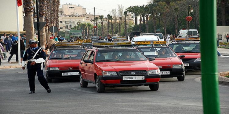 فاس : نقابات وتنسيقيات مهنيي سيارة الأجرة تحشد لوقفة احتجاجية أمام مقر ولاية الجهة بسبب تداعيات غلاء المحروقات