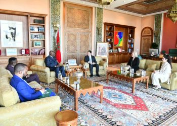 بوريطة يستقبل السفير المتجول الأنغولي