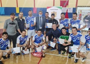 فريق السجن المحلي لتاونات الفائز بالدوري