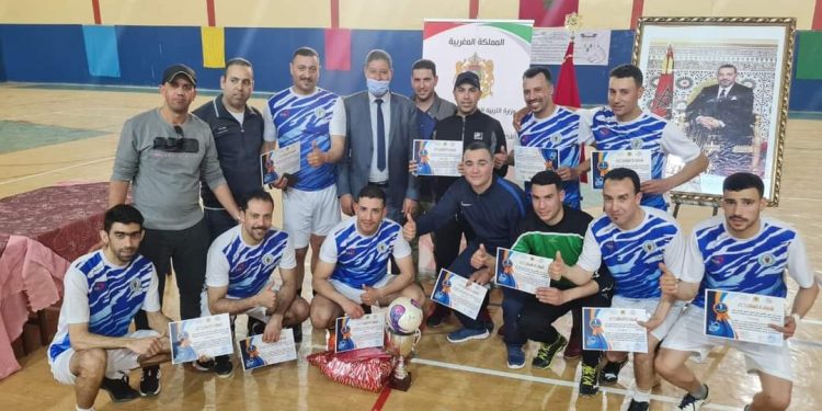 فريق السجن المحلي لتاونات الفائز بالدوري