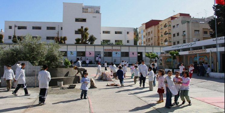 جدل بقلعة السراغنة بسبب إحالة مديرة مدرسة 4 أطفال على الدرك بتهمة سرقة قطح حلوى وتمر من المطعم المدرسي