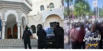 خاص من فاس:اعتقال إسكافي اتهمته شركة دولية مشهورة بتقليد علامتها التجارية في صناعة الأحذية الرياضية وتسويقها  عبر الأترنيت//وشقيق رئيس مقاطعة جنان الورد يقود احتجاجا لصانعي الأحذية أمام ولاية أمن فاس