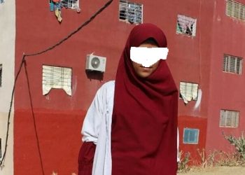 فاس : أب التلميذة المحجبة يطوي خلافه مع إدارة إعداديتها  وتستأنف دراستها في انتظار نتائج الأبحاث الجارية