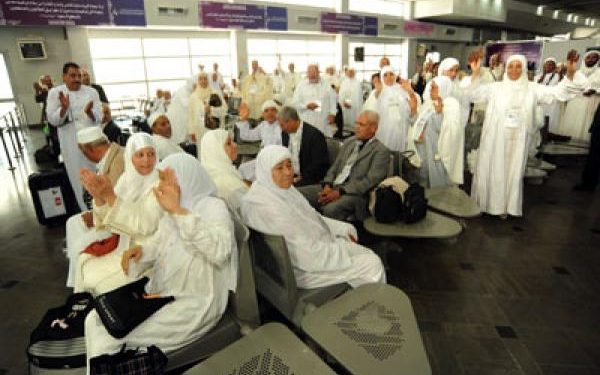 الحجاج المغاربة يشتكون من خدمات فنادق الإقامة بالسعودية وتعريضهم للنصب في “الرومينغ” الدولي من قبل شركة معتمدة بالمغرب